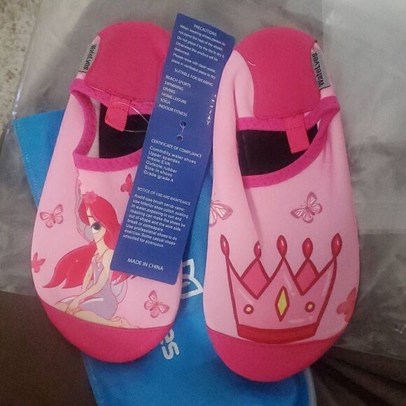 NEW WITH TAGS WATELVES LITTLE MERMAID WATER SHOES - Picture 5 of 5